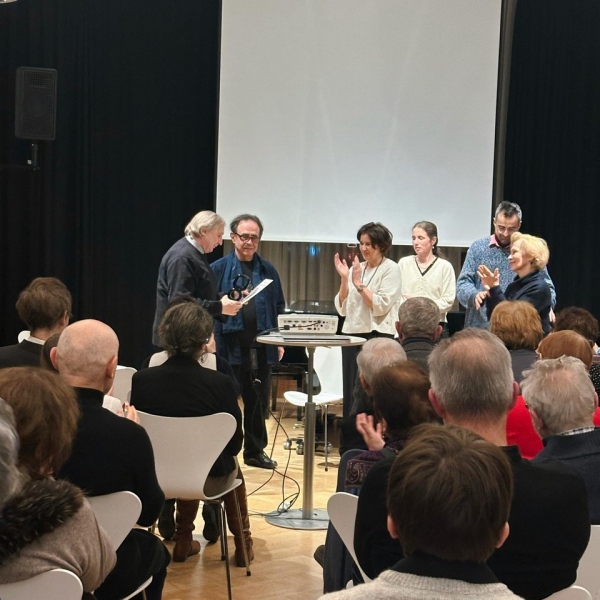 Bild der Preisverleihung an  Wladimir Tarnopolski und dem Dialog-Kunstforums München